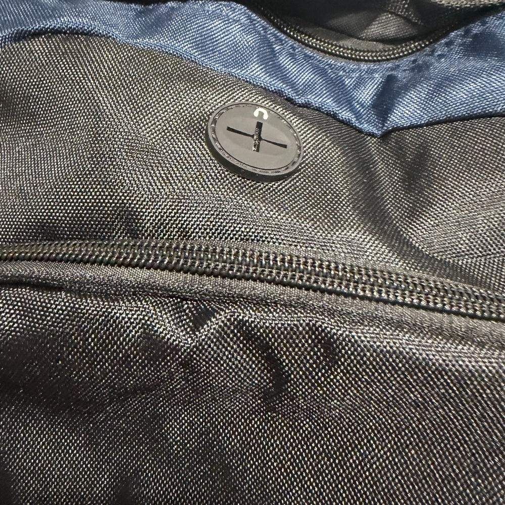 FlightSafety International Black & Navy Backpack. NWOT - Picture 3 of 4